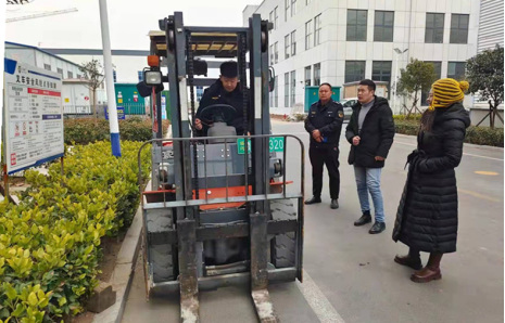 元旦,坚守岗位的市场监管人(1)131.png 元旦,坚守岗位的市场监管人(1)131.png