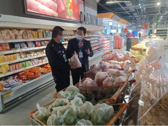 城区市场监管所在疫情期间对辖区超市配送的食品和生活必需品进行监督检查116.png