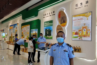 食品生产执法中队深入花生油生产企业开展食品安全专项检查151.png
