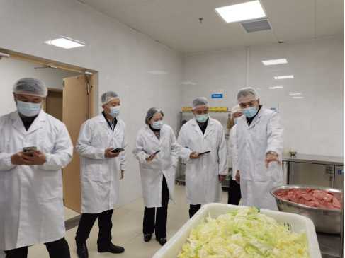 青岛市崂山区市场监督管理局与崂山区教育体育局联合开展“餐饮安全 你我同查”活动595.png