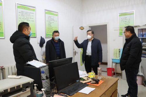 莒南县政协副主席崔建明开展落实食品安全“两个责任”督导检查(1)424.png 莒南县政协副主席崔建明开展落实食品安全“两个责任”督导检查(1)424.png