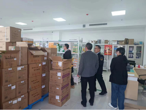高新区综合行政执法局联合区民政卫生工作办公室开展药品安全重点领域整治行动172.png