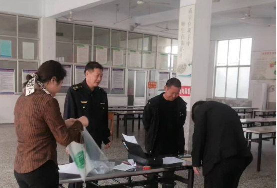 临沂市兰陵县市场监督管理局开展校园食堂专项抽检271.png