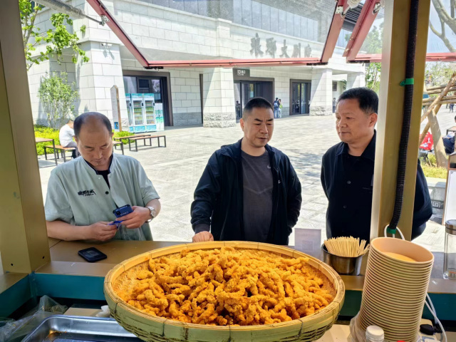 临沂市河东区市场监管局为五一节 保驾护航163.png