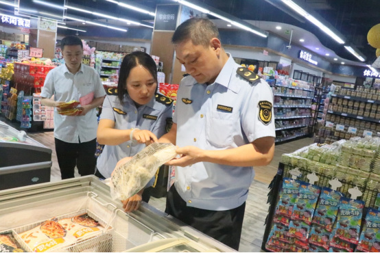 临沂市河东区市场监管局开展“端午节”专项检查 让群众吃上“放心粽”116.png