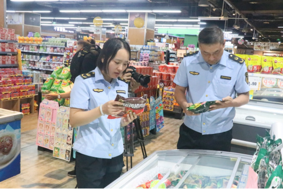 临沂市河东区市场监管局开展“端午节”专项检查 让群众吃上“放心粽”332.png