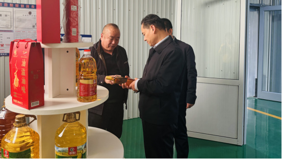 20251027临沂市河东区市场监管局重阳节走访慰问--情暖金秋 爱驻乡村144.png