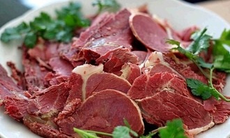 江苏盐城一饭店“挂驴头卖马肉” 涉案金额高达70余万元