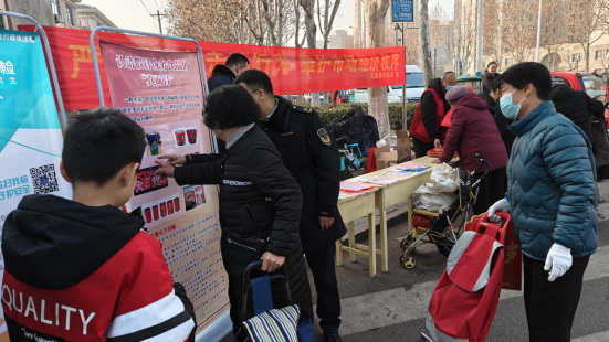 临沂高新区：守护春节“舌尖安全” 严查假冒伪劣食品进集市558.png