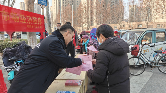 临沂高新区：守护春节“舌尖安全” 严查假冒伪劣食品进集市560.png